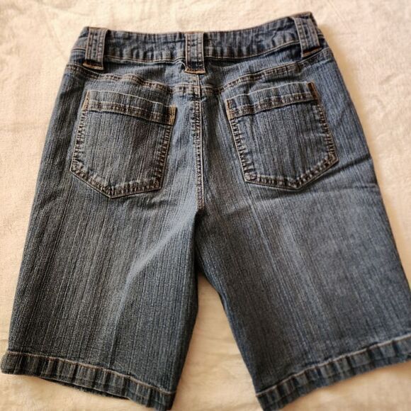 St John's Bay Women's 2 pair of Denim Bermudas Size 8 Petite - Picture 13 of 13